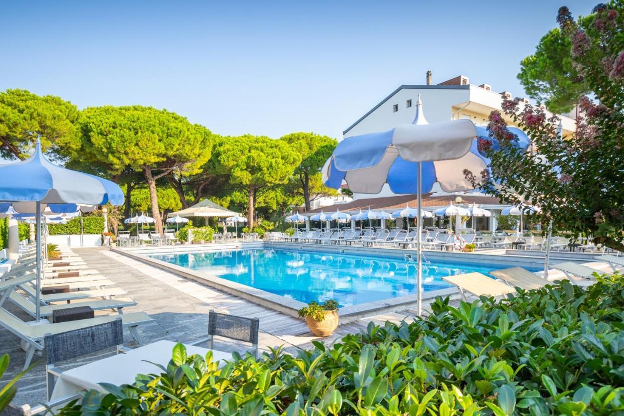 Hotel Al Cigno Lignano Sabbiadoro Exterior photo