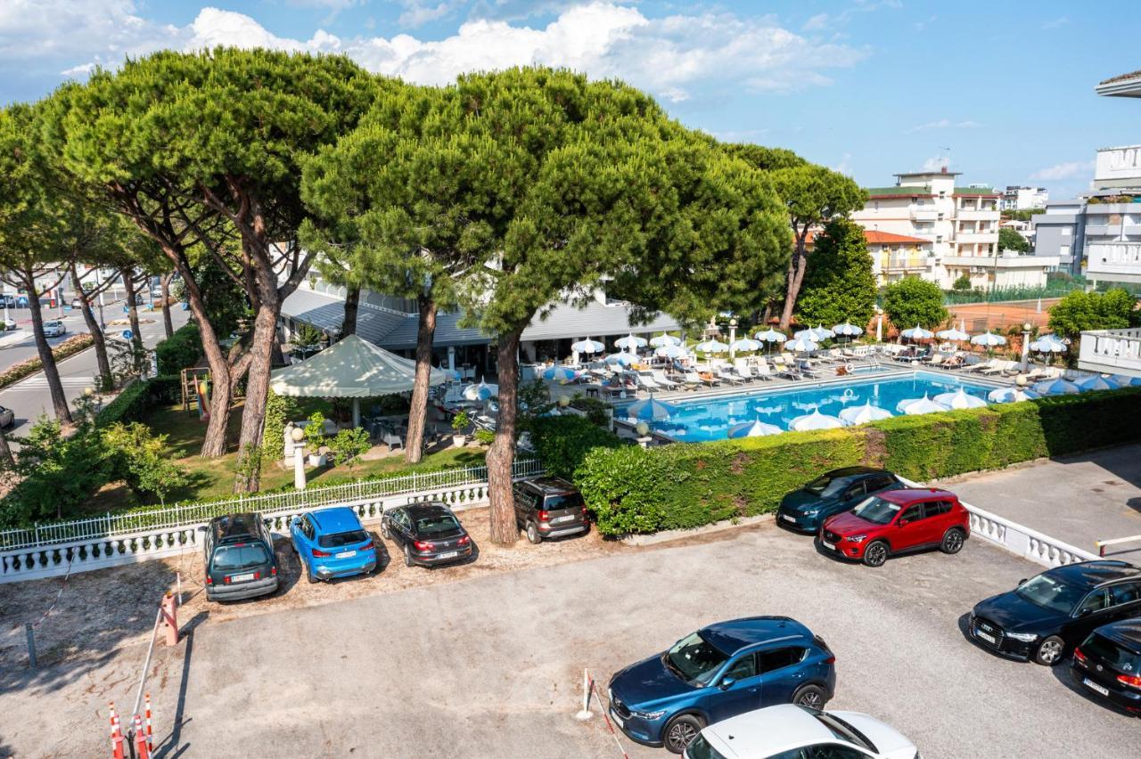 Hotel Al Cigno Lignano Sabbiadoro Exterior photo