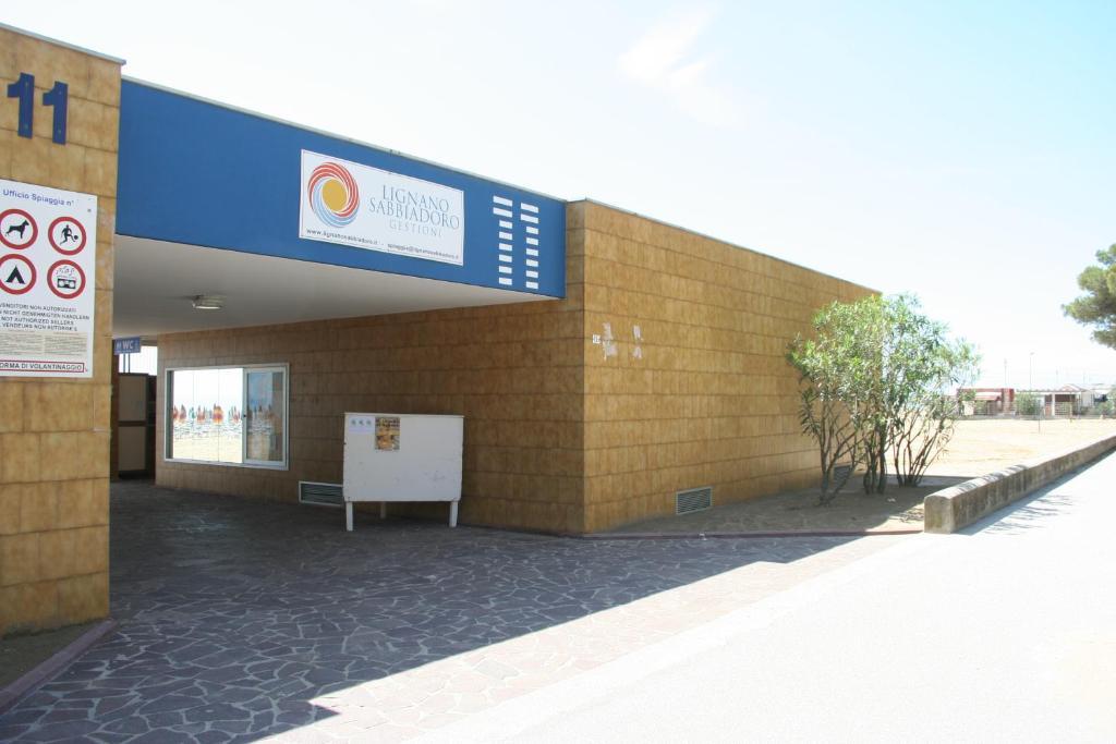 Hotel Al Cigno Lignano Sabbiadoro Exterior photo