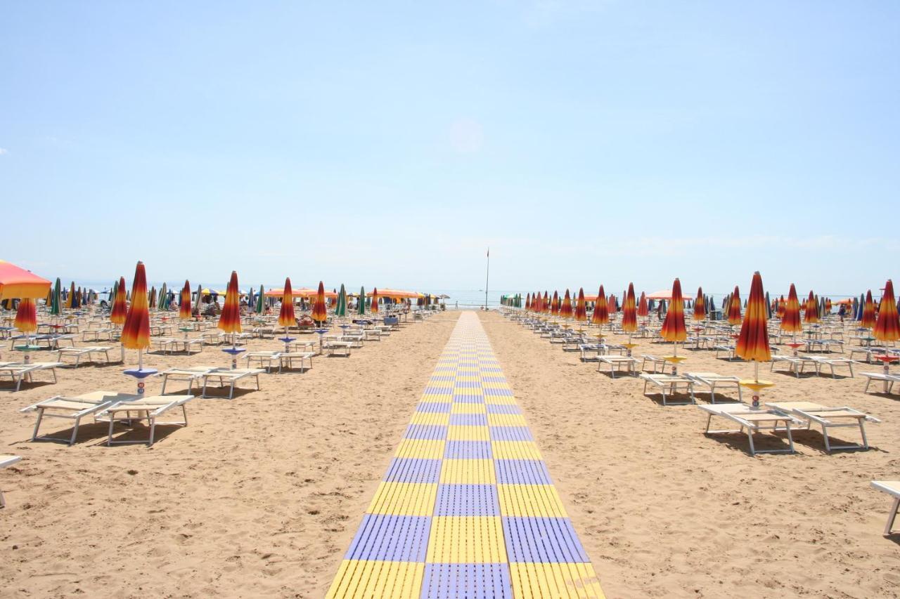 Hotel Al Cigno Lignano Sabbiadoro Exterior photo